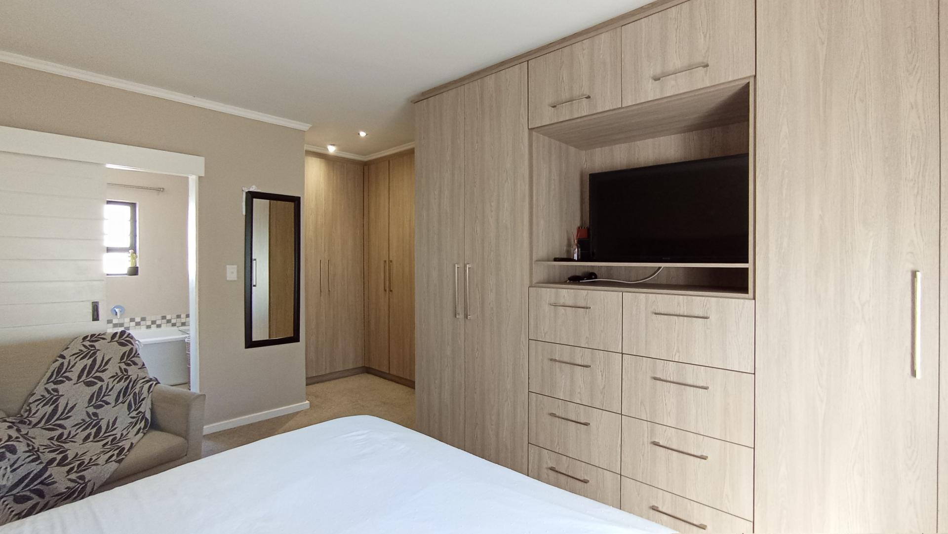 Main Bedroom - 20 square meters of property in Blackheath - JHB