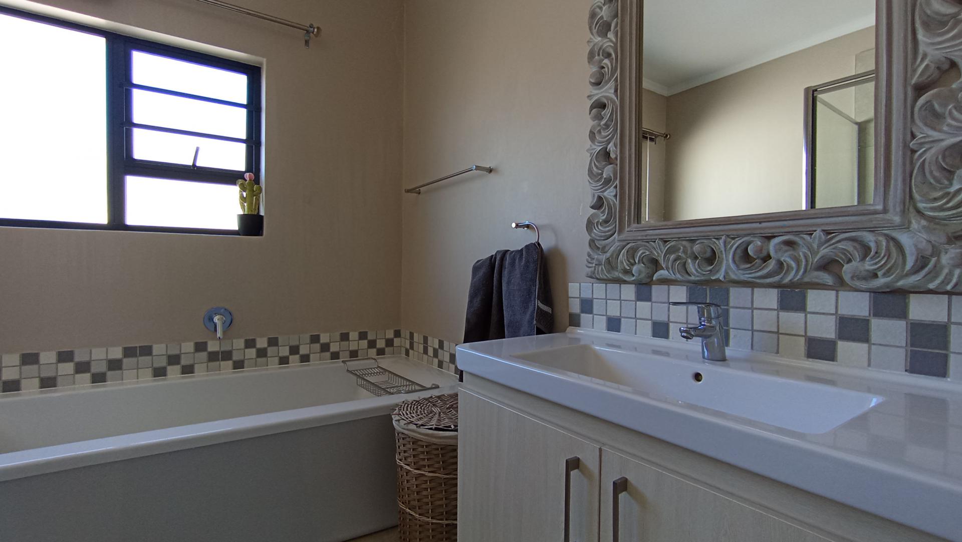 Main Bathroom - 6 square meters of property in Blackheath - JHB