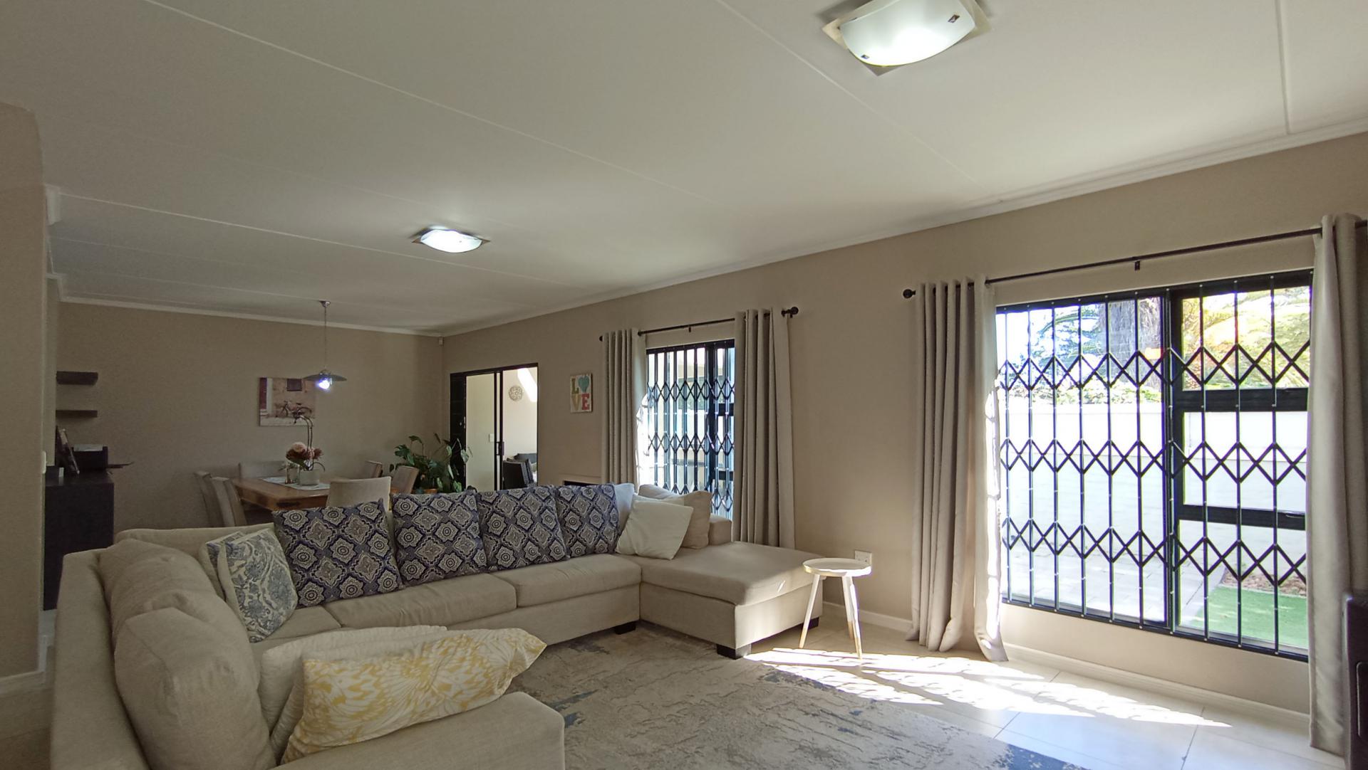 Lounges - 28 square meters of property in Blackheath - JHB