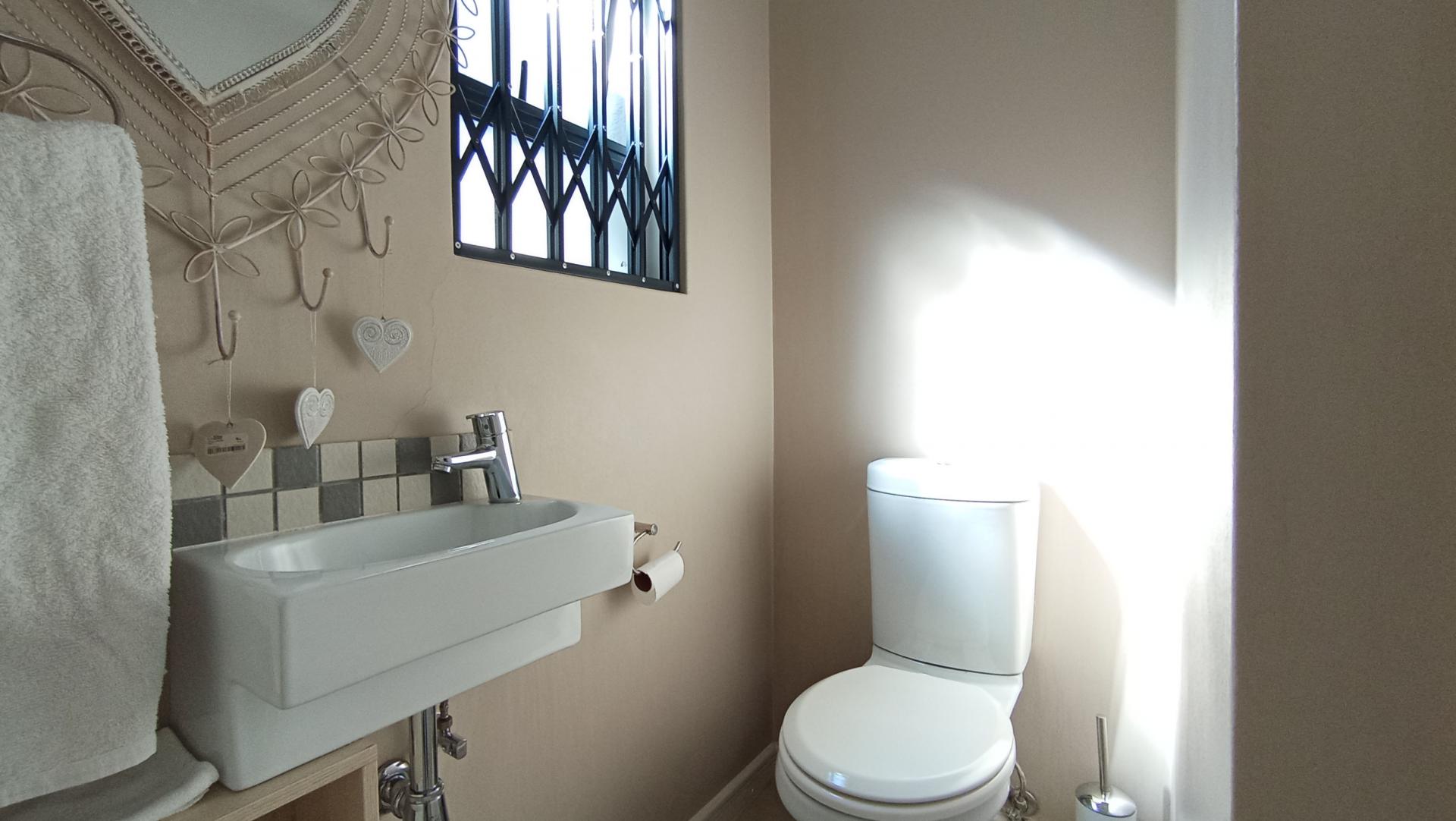 Guest Toilet - 2 square meters of property in Blackheath - JHB