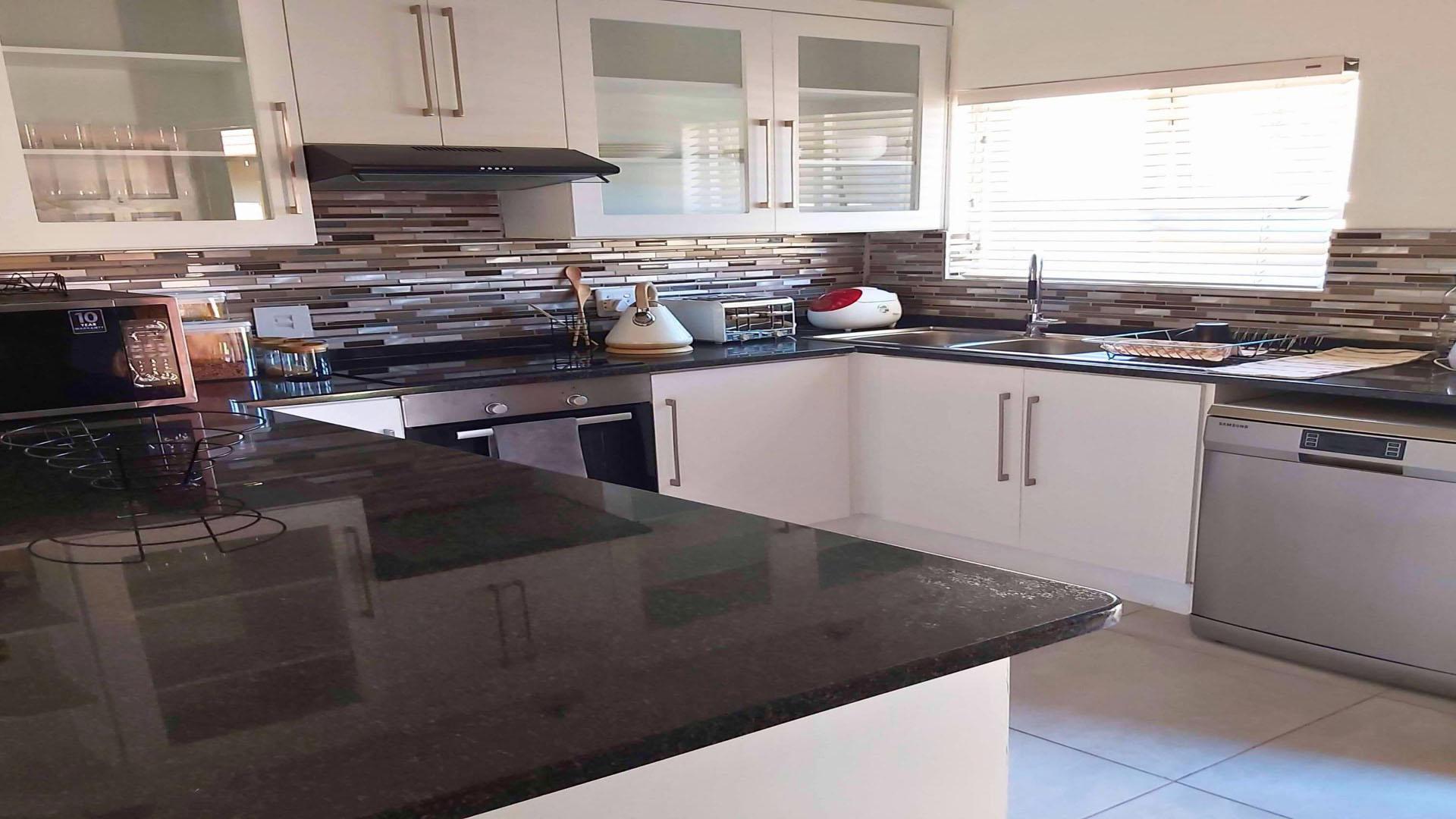 Kitchen of property in Thornhill