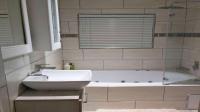 Bathroom 1 of property in Thornhill
