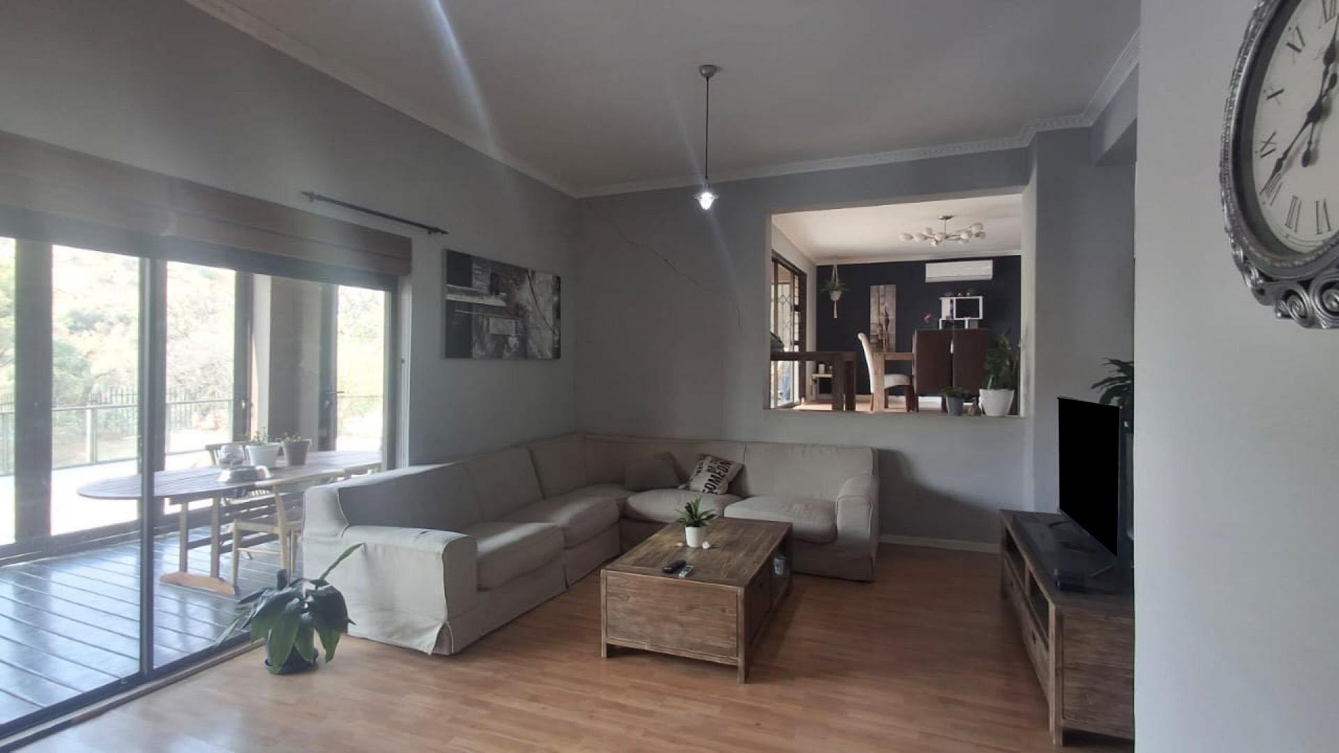 Lounges of property in Kloofendal