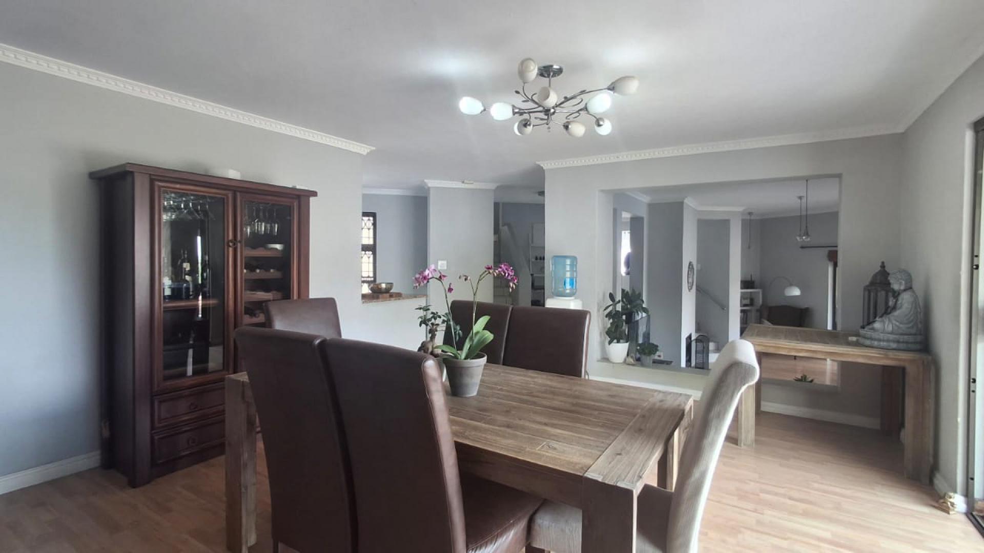 Dining Room of property in Kloofendal