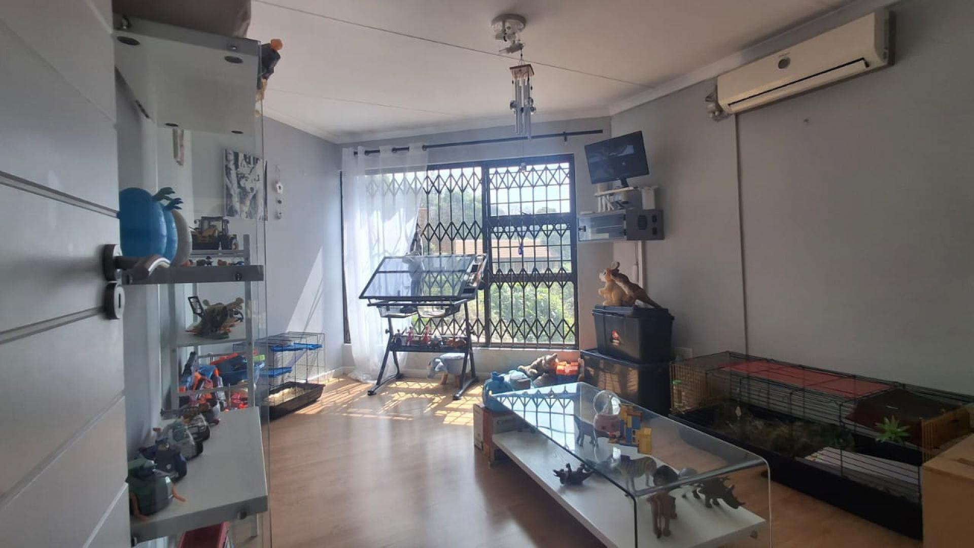 Bed Room 2 of property in Kloofendal