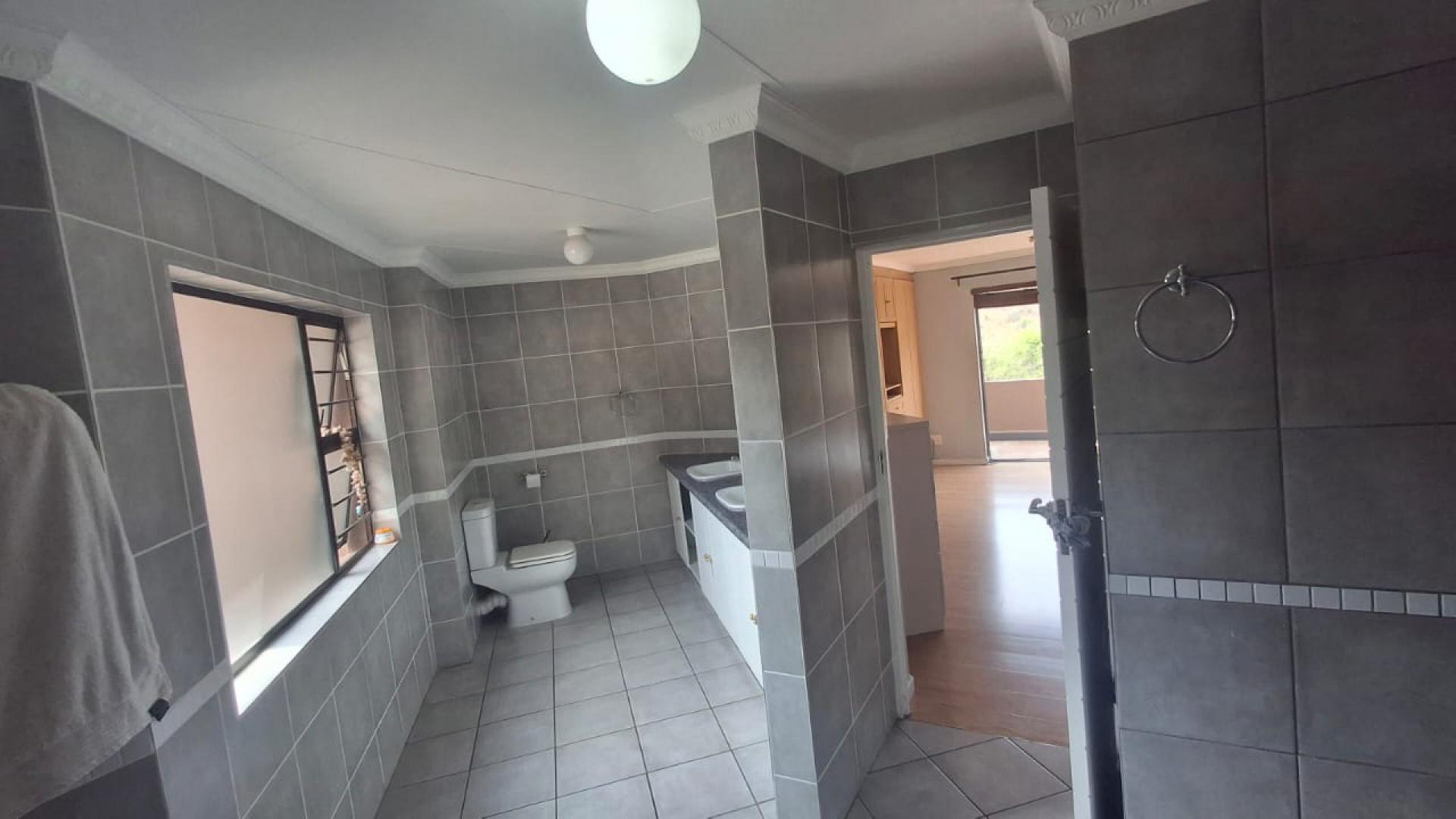 Bathroom 3+ of property in Kloofendal