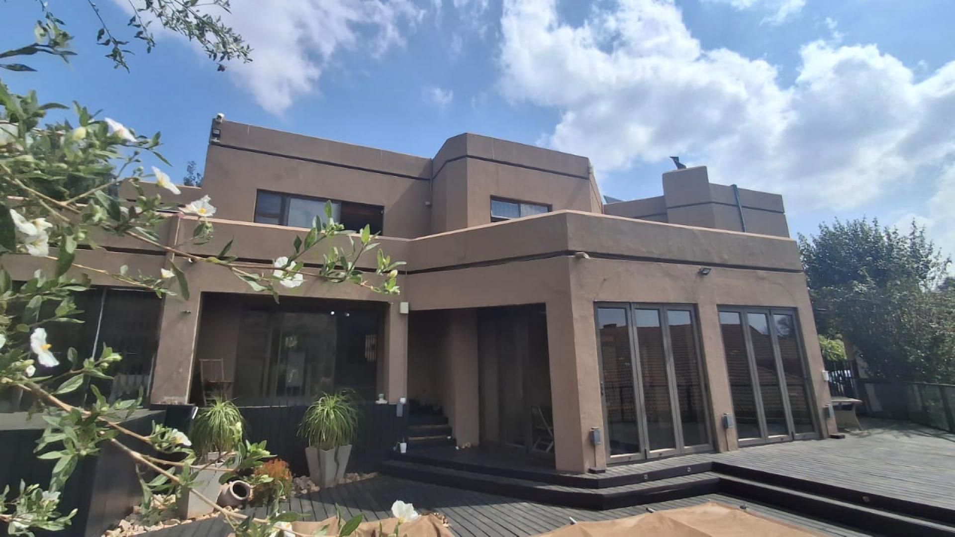 Front View of property in Kloofendal