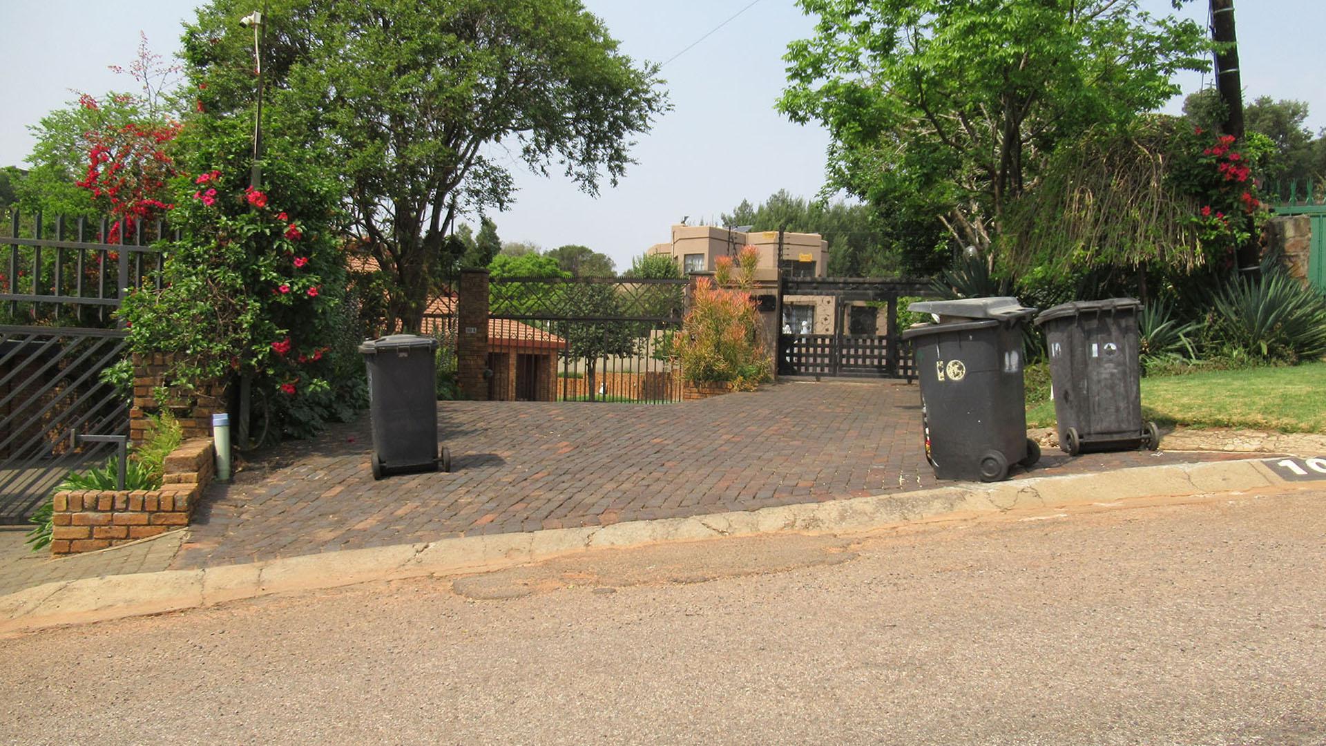 Front View of property in Kloofendal