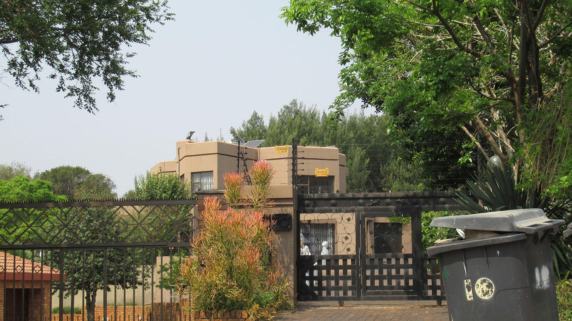 Front View of property in Kloofendal