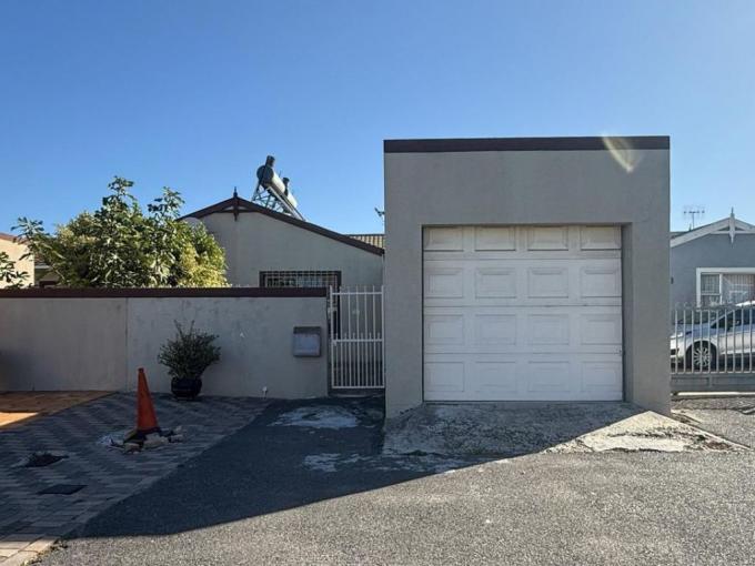 2 Bedroom House for Sale For Sale in Goodwood - MR676543