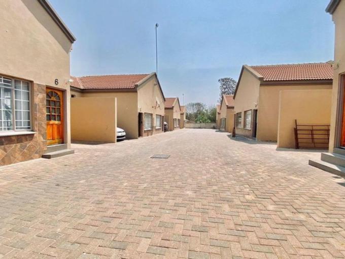 3 Bedroom Simplex for Sale For Sale in Annadale - MR676546