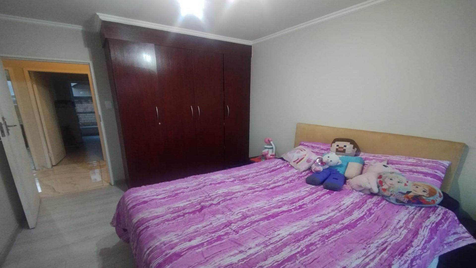 Bed Room 1 of property in Vereeniging