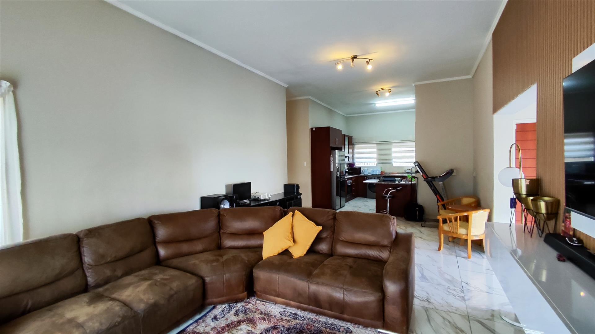 Lounges - 15 square meters of property in Vereeniging