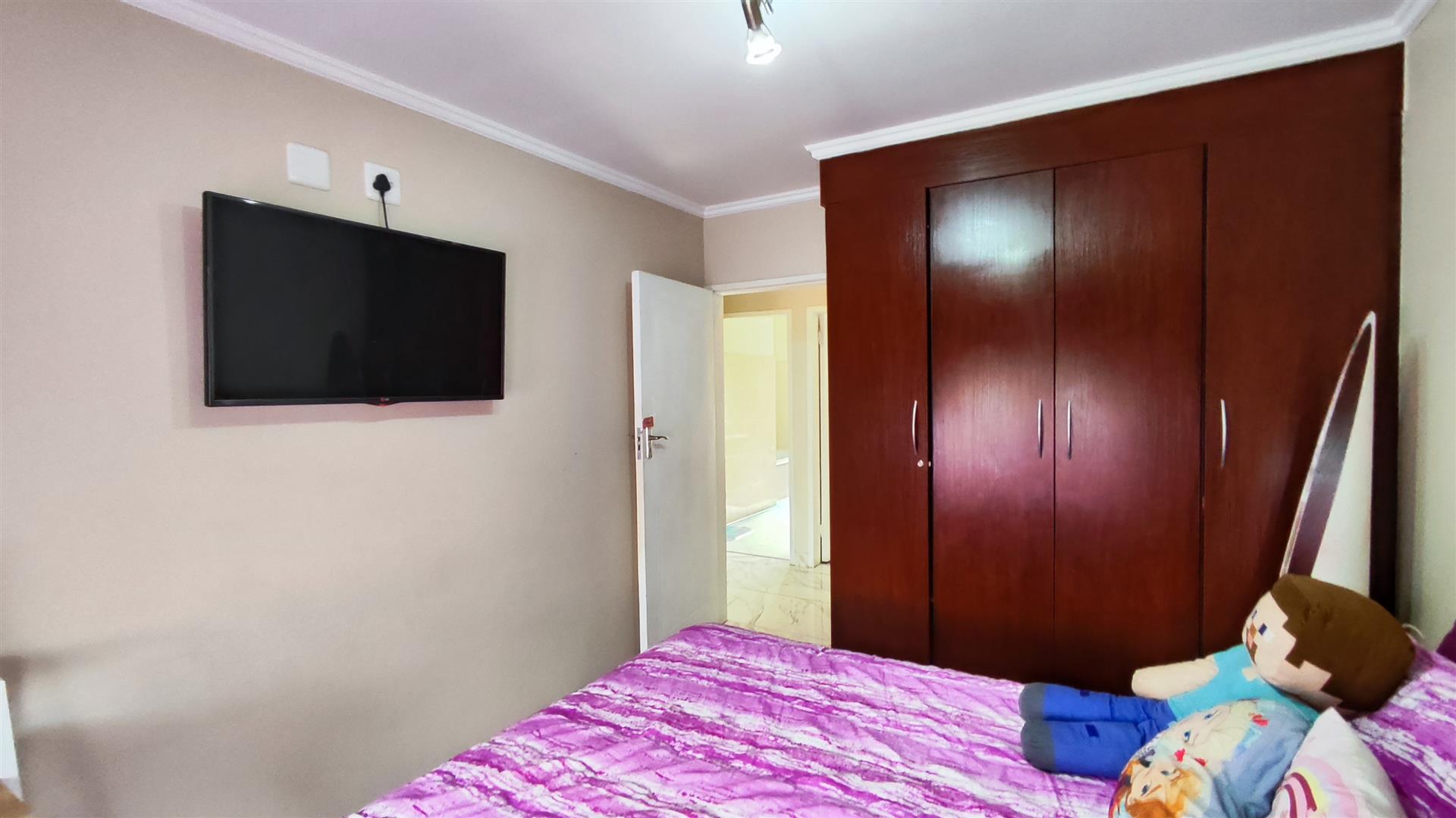 Bed Room 1 - 14 square meters of property in Vereeniging