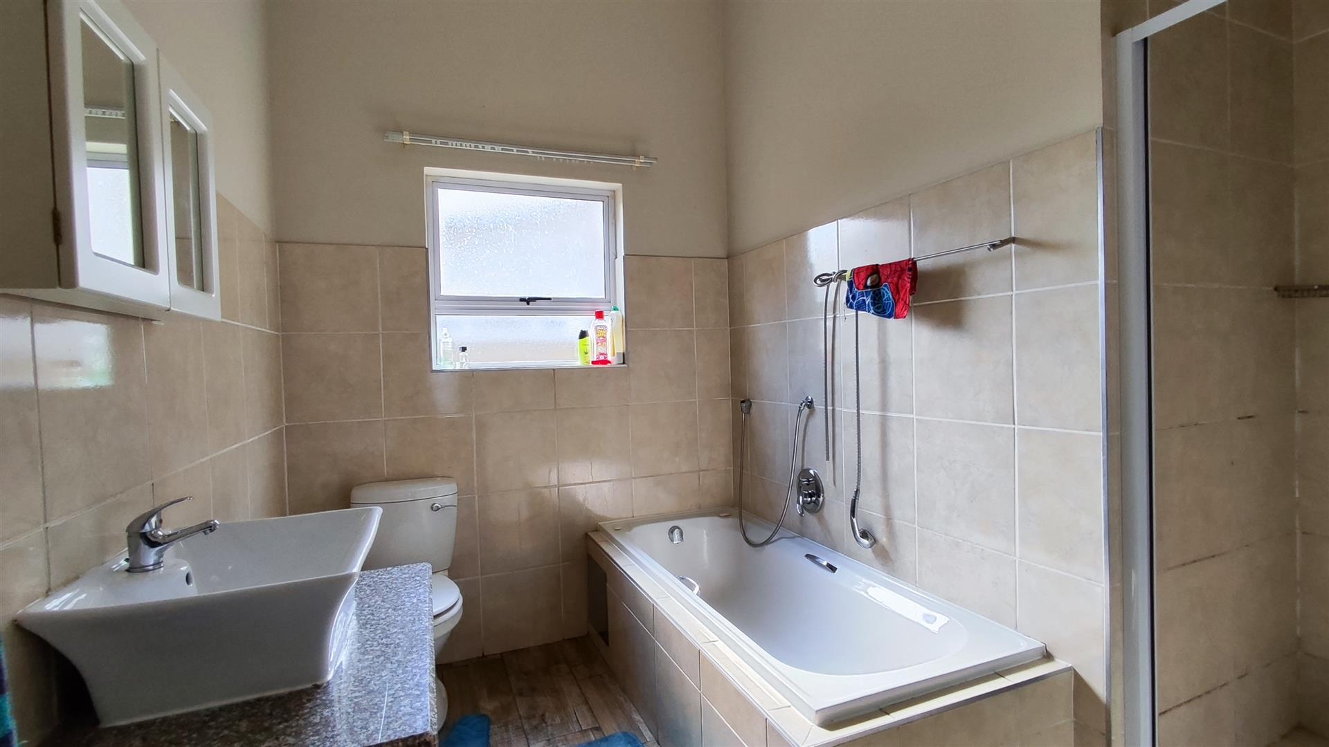 Main Bathroom - 7 square meters of property in Vereeniging