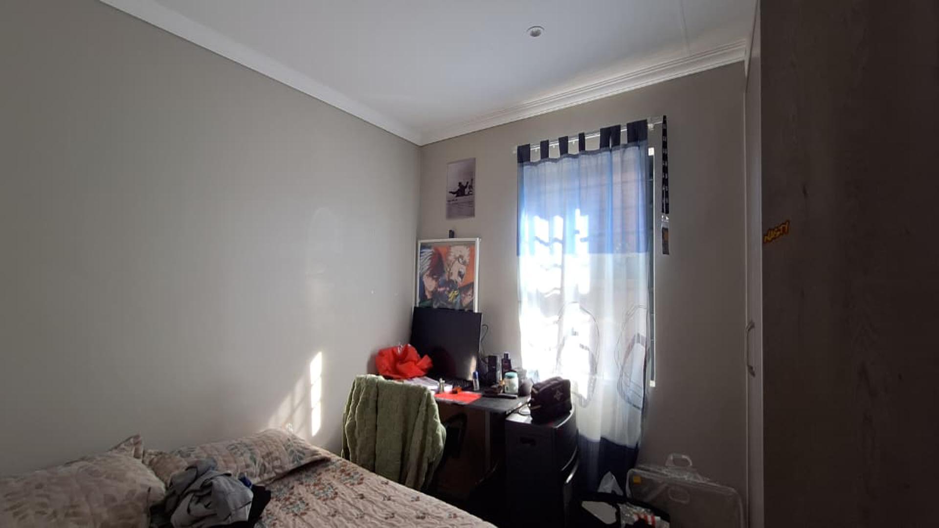 Bed Room 2 - 9 square meters of property in Cosmo City