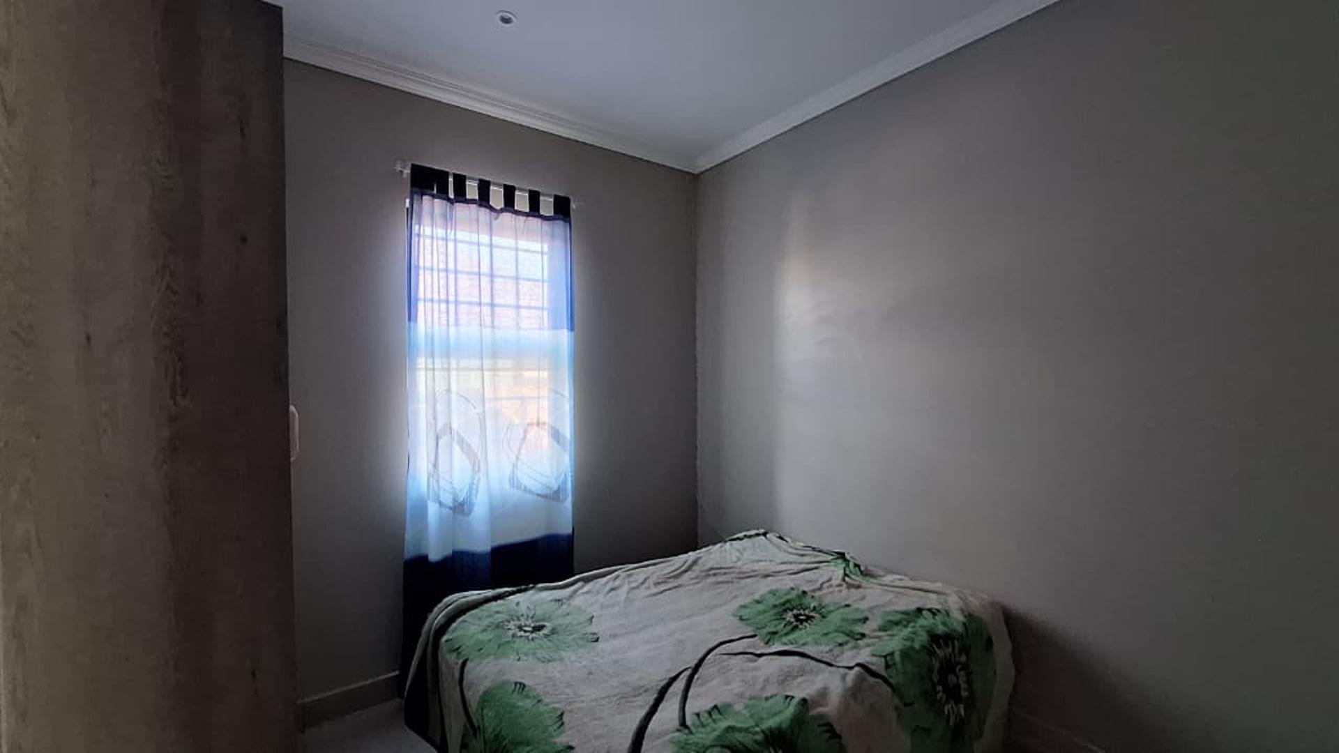 Bed Room 1 - 10 square meters of property in Cosmo City