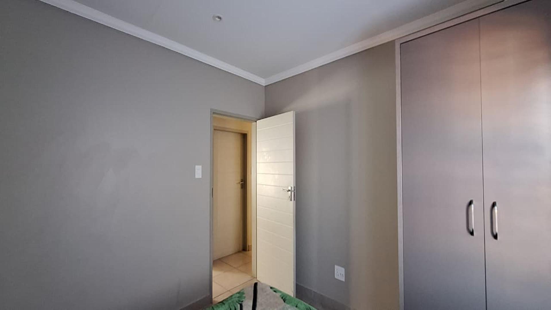 Bed Room 1 - 10 square meters of property in Cosmo City