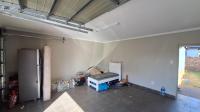 Garage - 41 square meters of property in Cosmo City