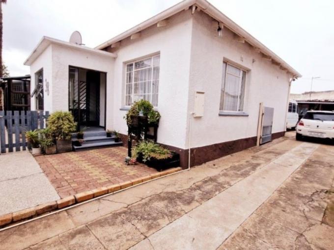 3 Bedroom House for Sale For Sale in Regents Park - MR676582