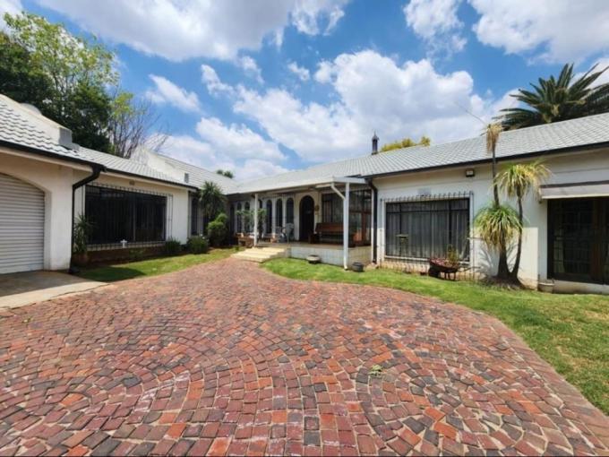 4 Bedroom House for Sale For Sale in Verwoerdpark - MR676583