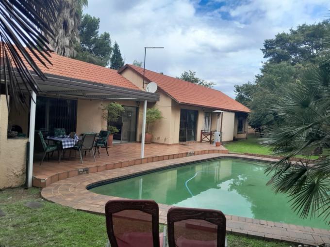 3 Bedroom House for Sale For Sale in Brackendowns - MR676584