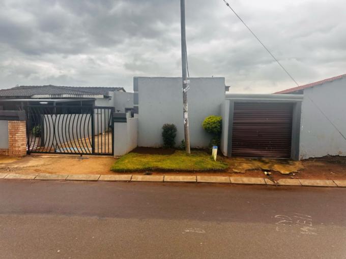 3 Bedroom House for Sale For Sale in Germiston - MR676585