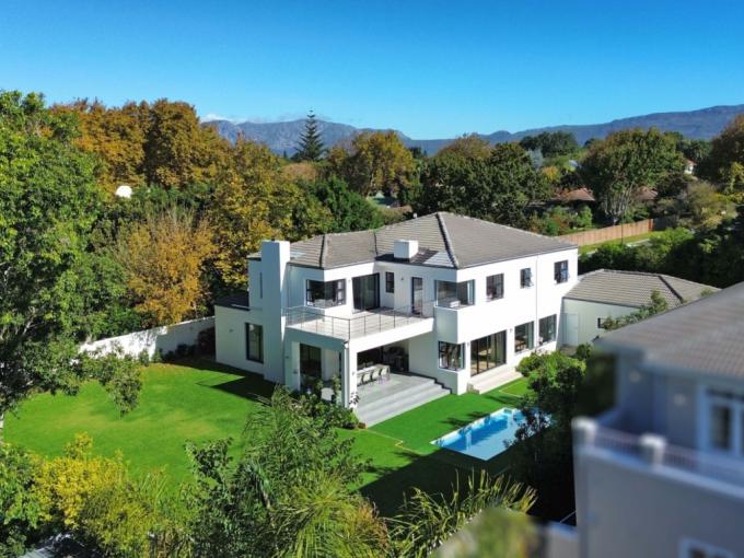5 Bedroom House for Sale For Sale in Constantia CPT - MR676589