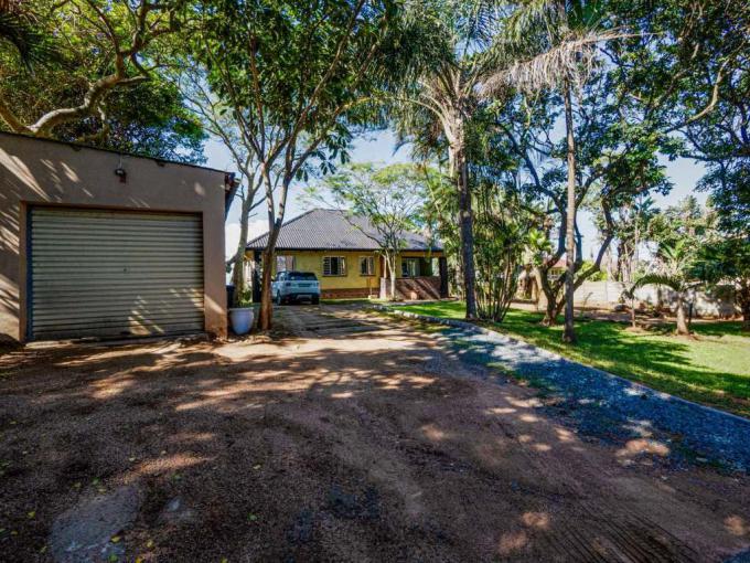 4 Bedroom House for Sale For Sale in Athlone Park - MR676603