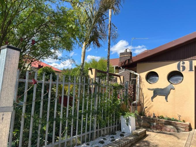 3 Bedroom House for Sale For Sale in Van Riebeeckhoogte - MR676604