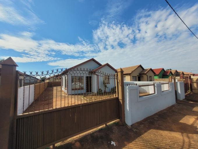 2 Bedroom House for Sale For Sale in Soshanguve East - MR676608