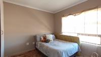 Bed Room 1 - 12 square meters of property in Honey Park