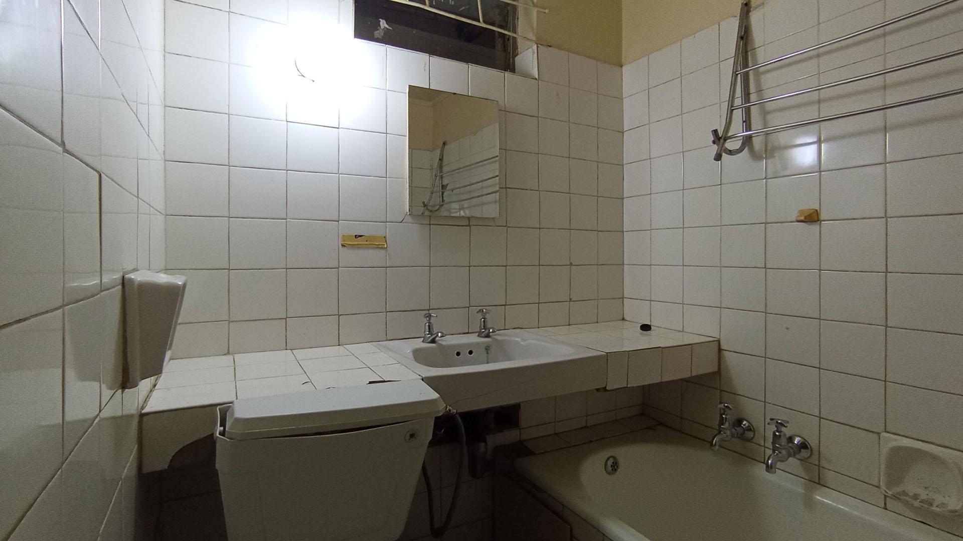 Bathroom 1 - 3 square meters of property in Sunnyside