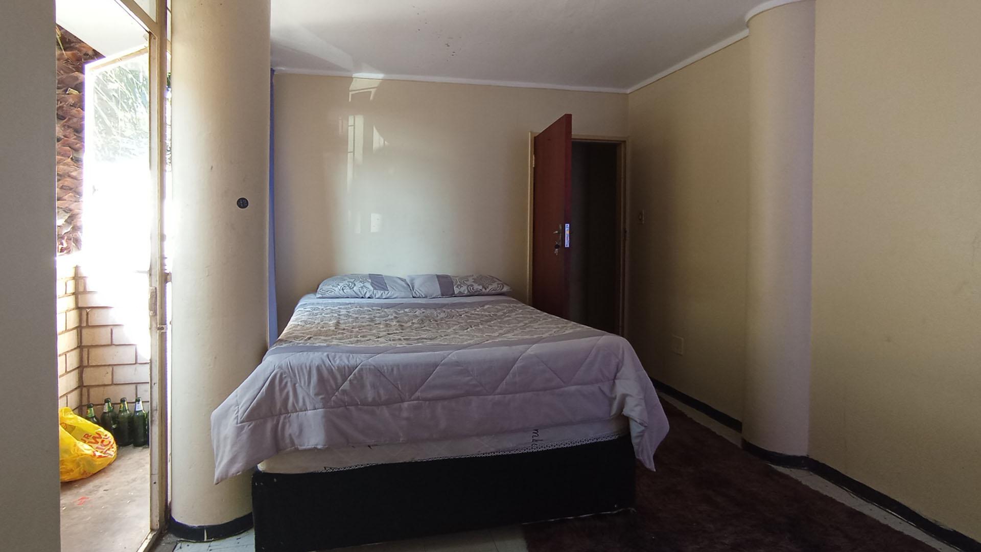 Bed Room 1 - 11 square meters of property in Sunnyside