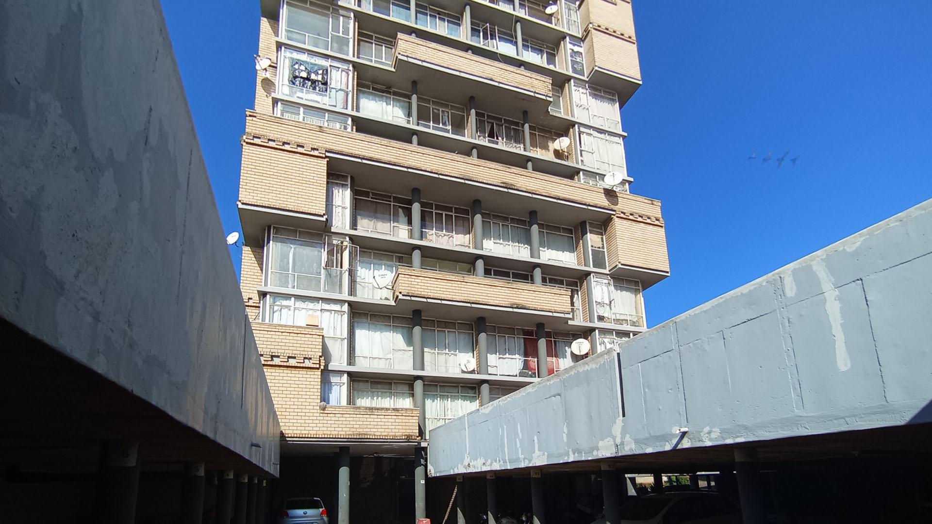 Front View of property in Sunnyside