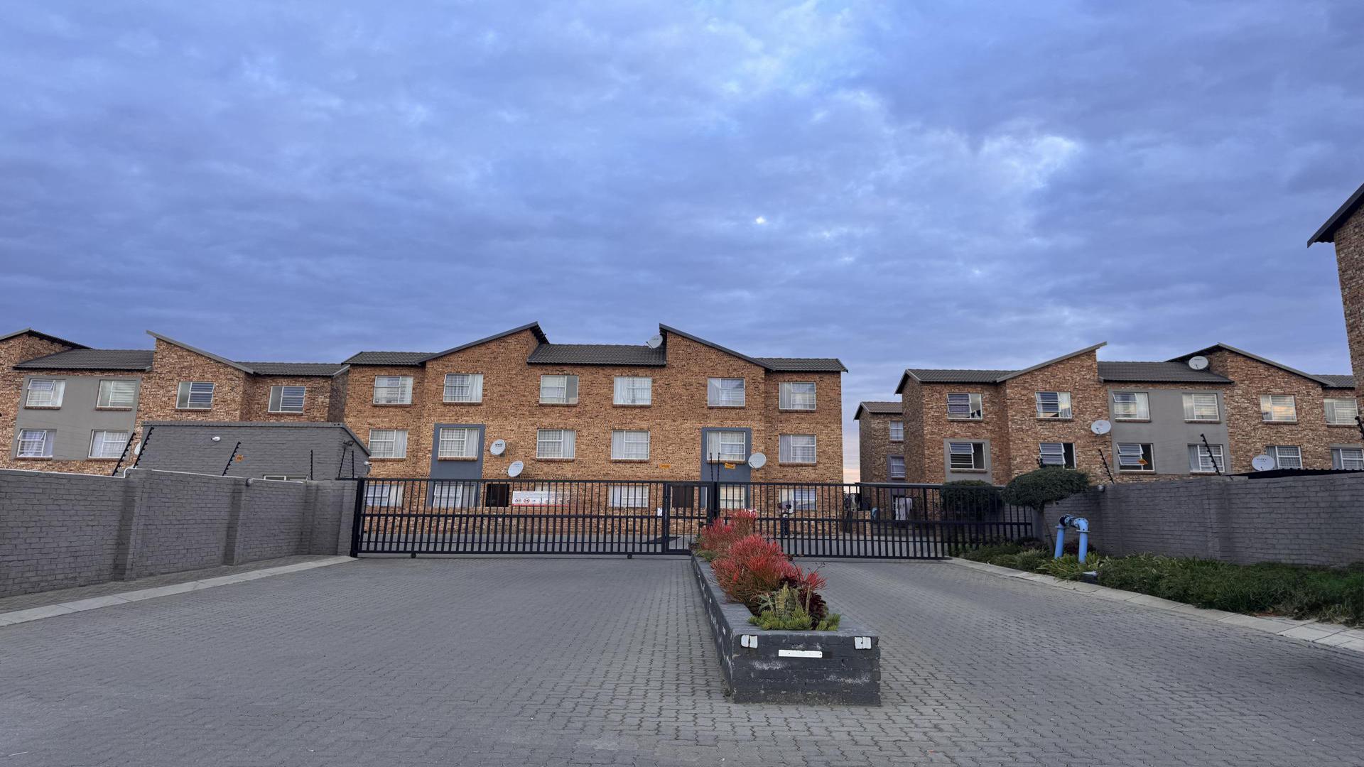 Front View of property in Roodepoort