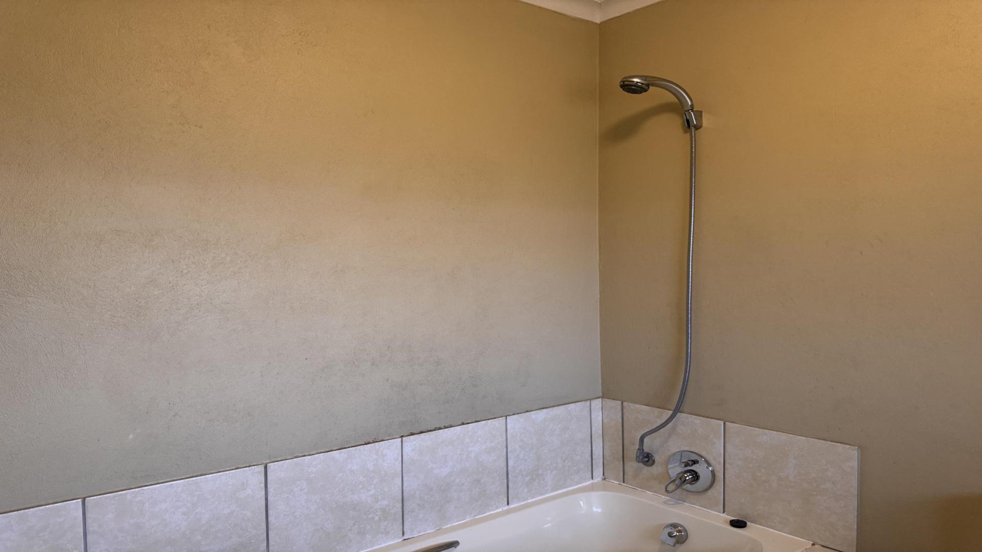 Bathroom 1 - 6 square meters of property in Roodepoort