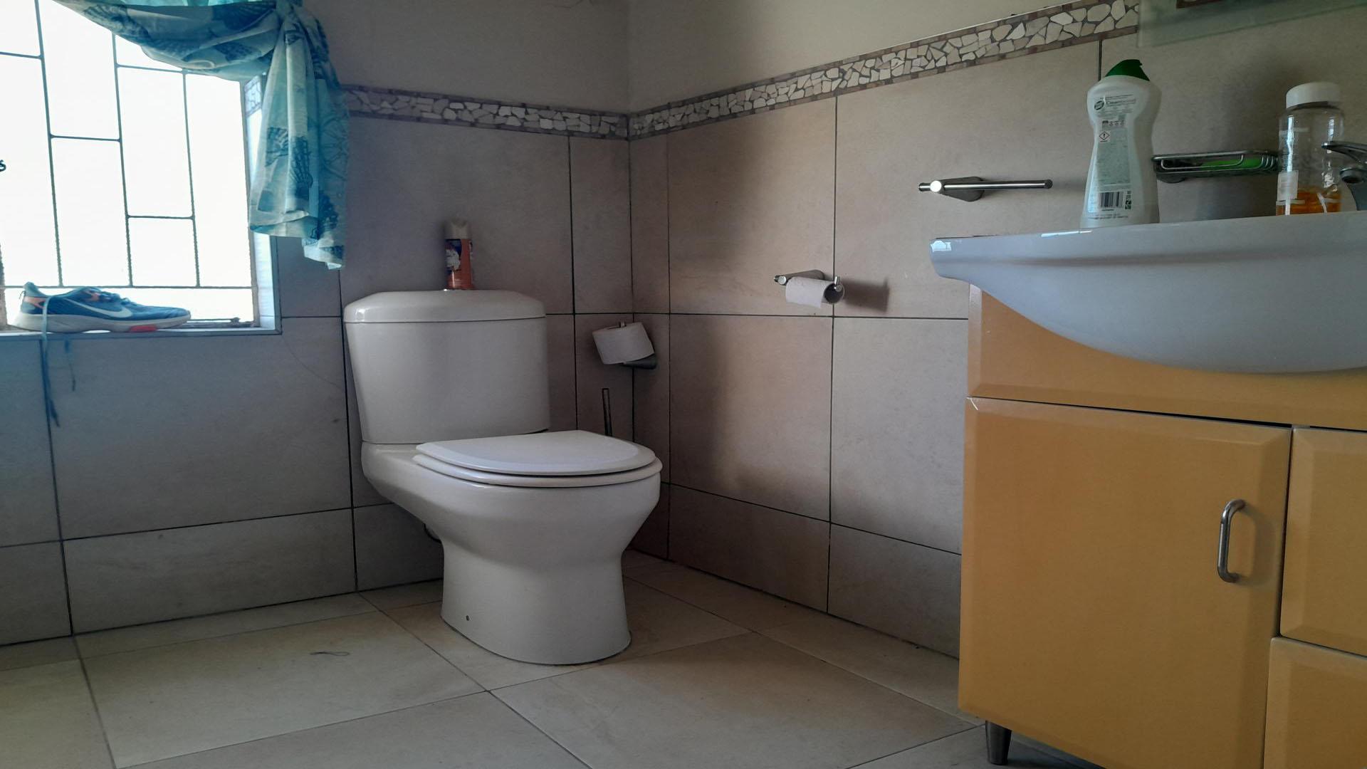 Bathroom 2 of property in Uitenhage