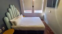 Bed Room 1 - 16 square meters of property in Cape Town Centre