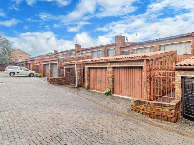 3 Bedroom Duplex for Sale For Sale in Windsor West - MR676673