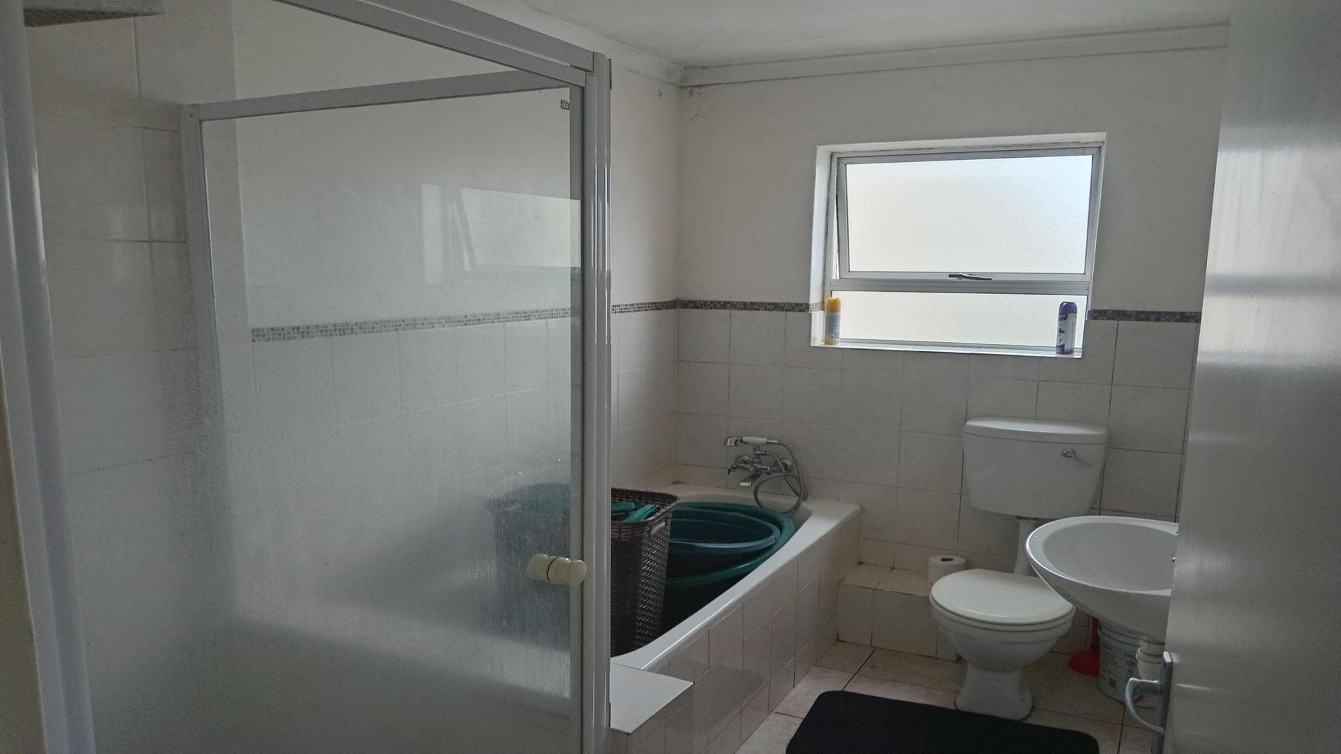 Bathroom 1 of property in Guldenland