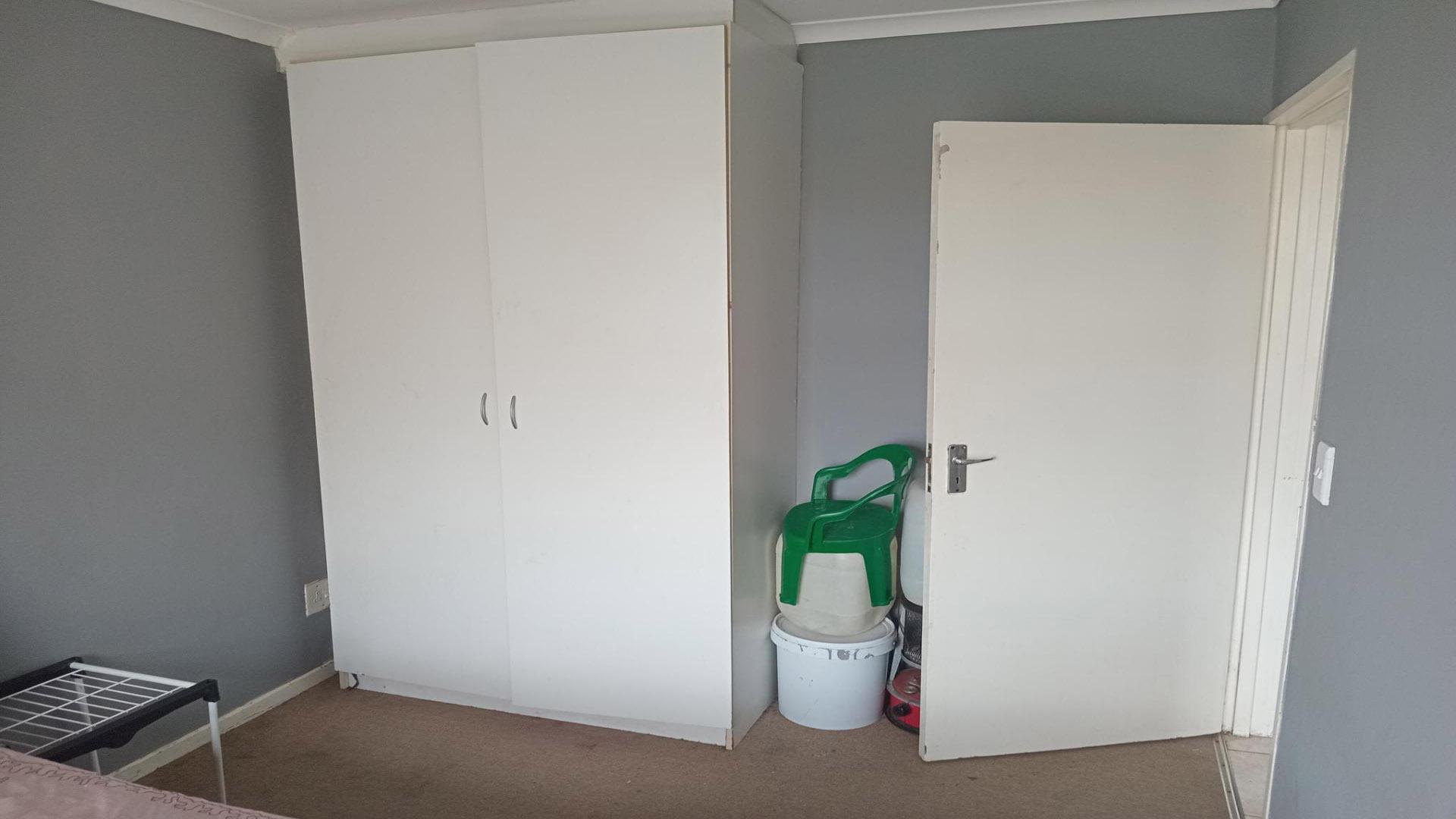 Bed Room 2 of property in Guldenland