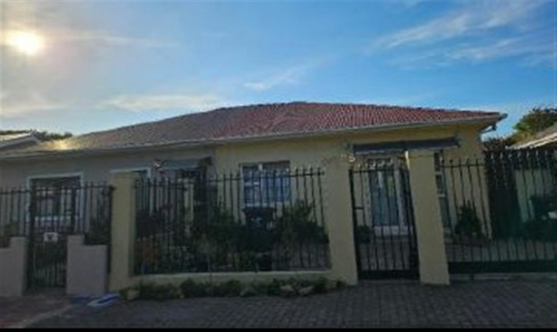 Front View of property in Harfield Village