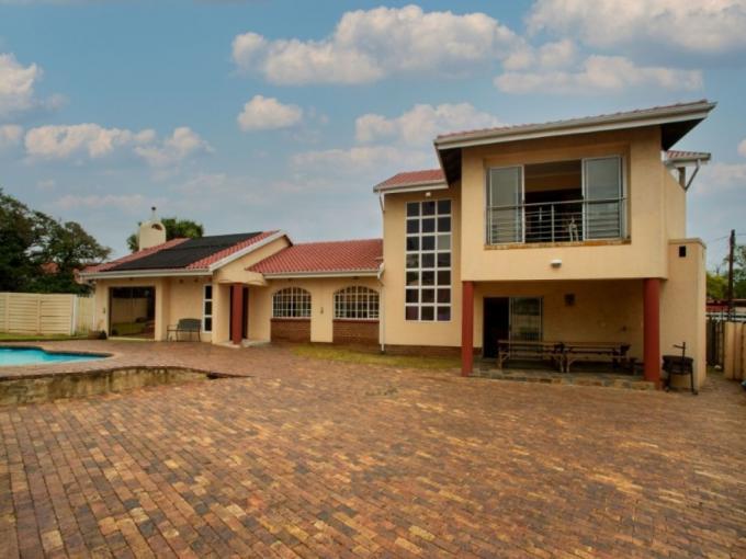 4 Bedroom House for Sale For Sale in Highway Gardens - MR676715