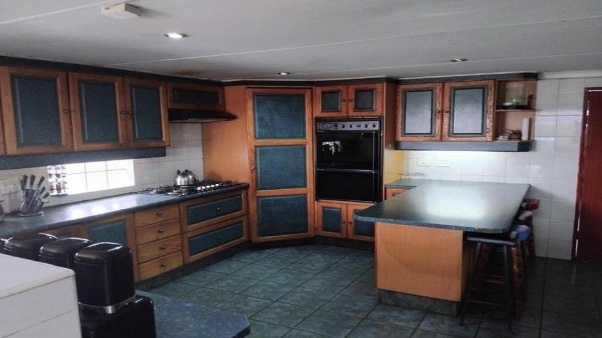 Kitchen of property in Primrose