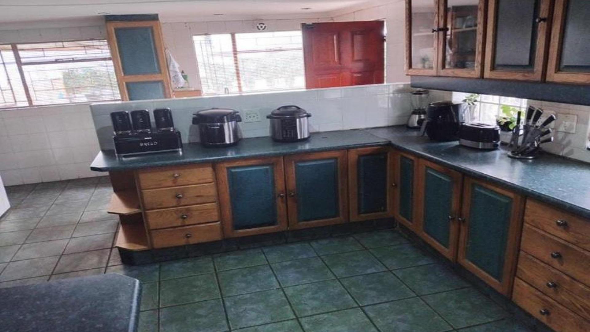 Kitchen of property in Primrose