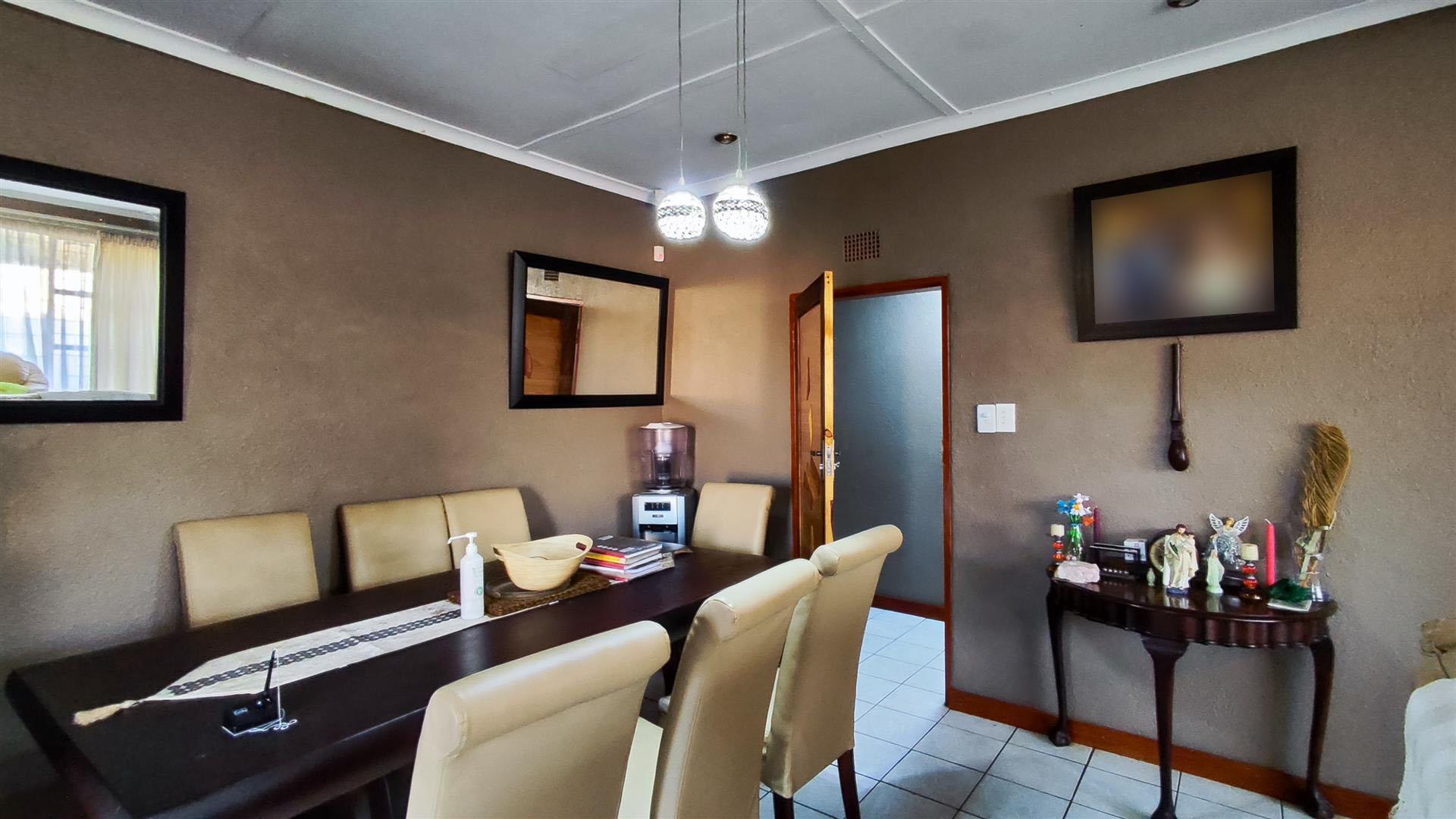 Dining Room - 13 square meters of property in Primrose
