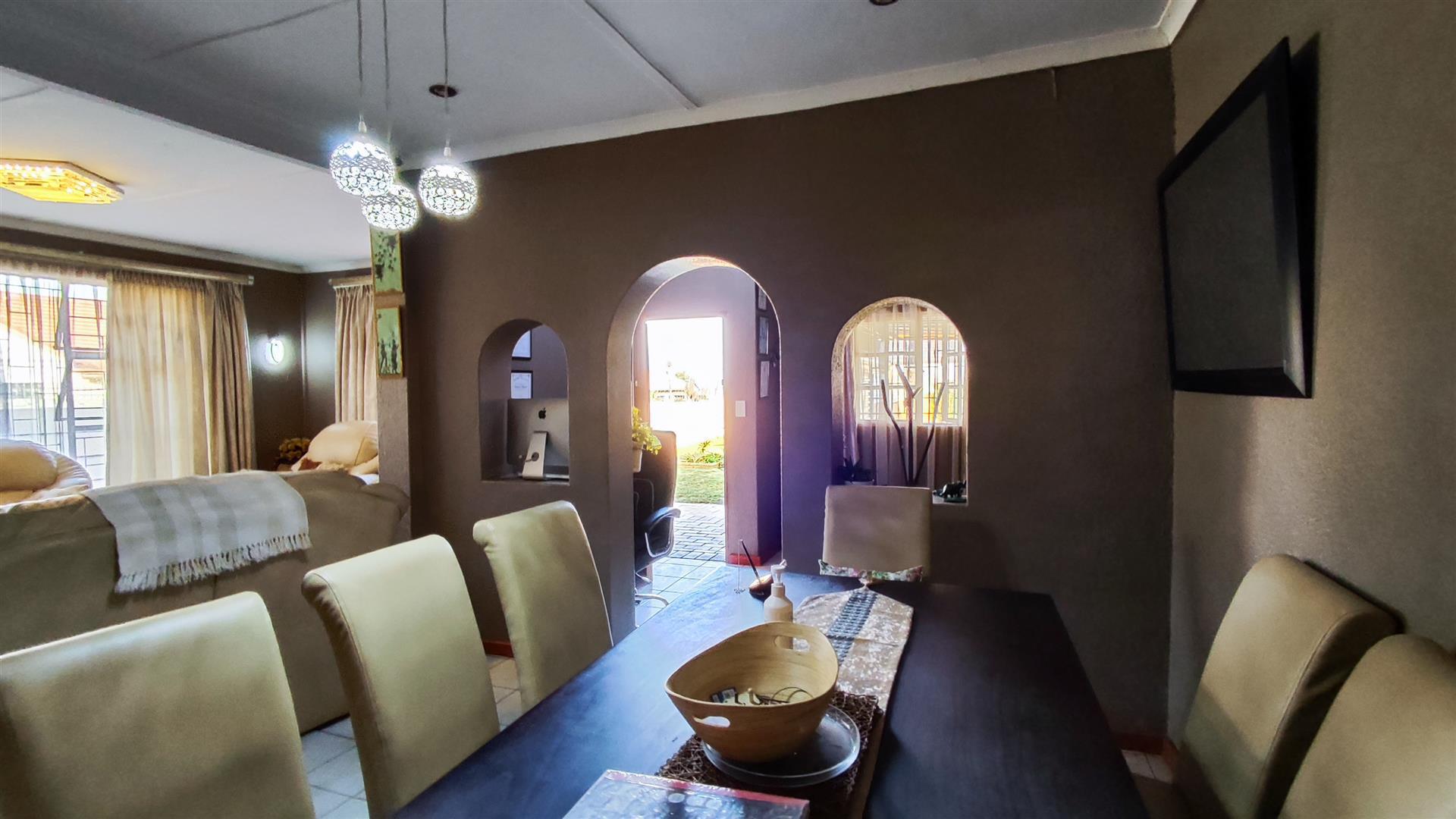 Dining Room - 13 square meters of property in Primrose