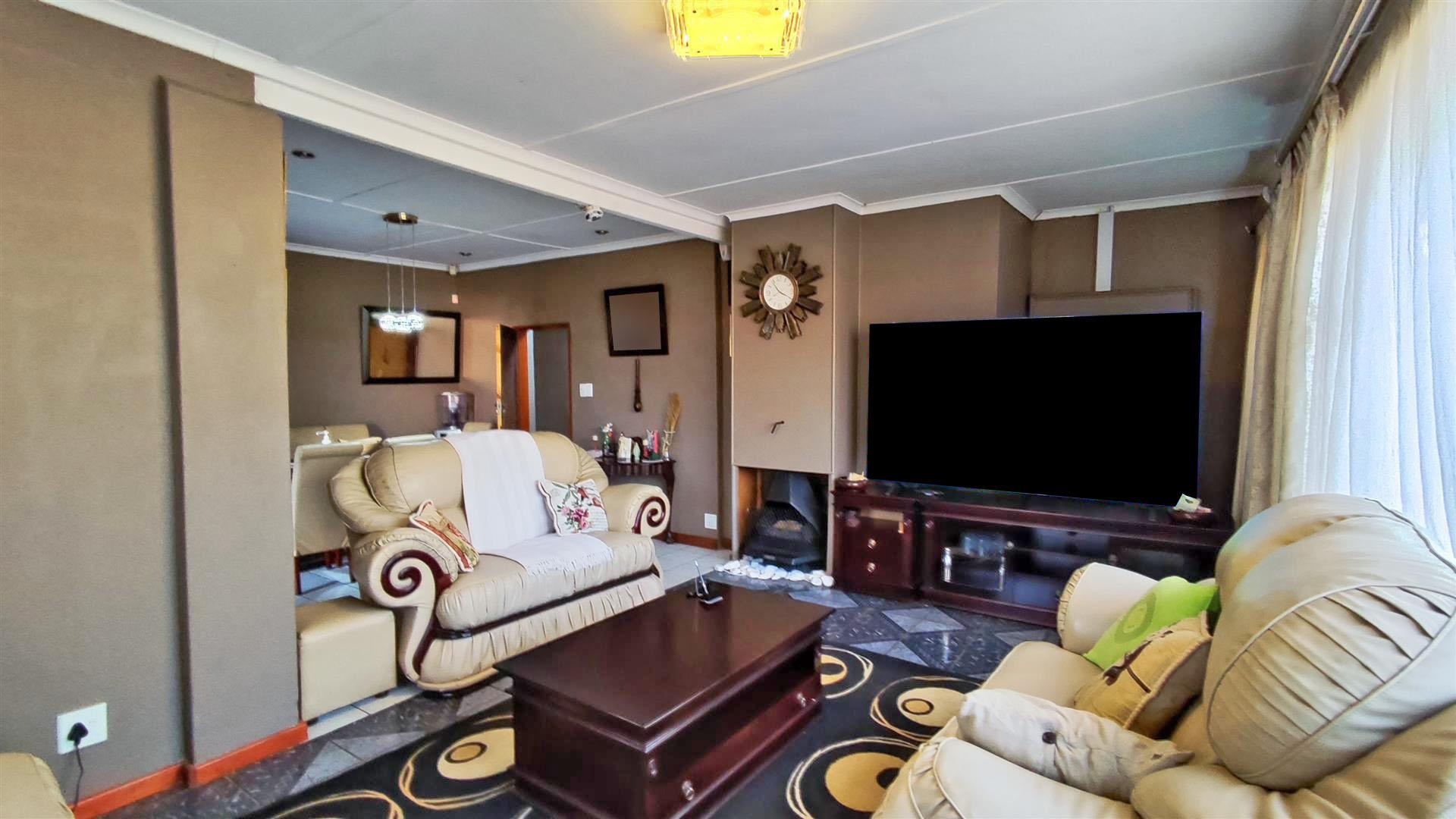 Lounges - 23 square meters of property in Primrose