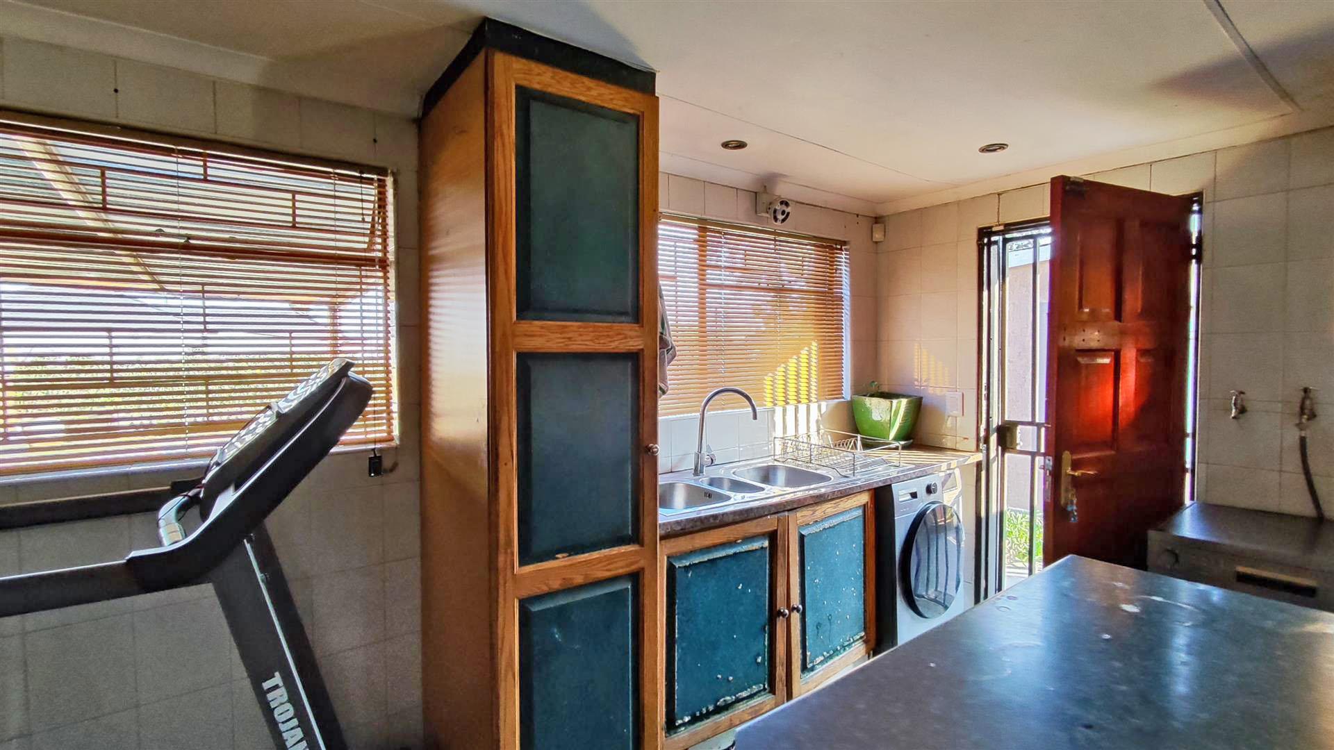 Scullery - 11 square meters of property in Primrose